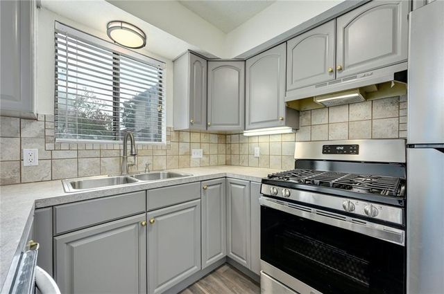 204 Northwest DR E, Round Rock, TX 78664