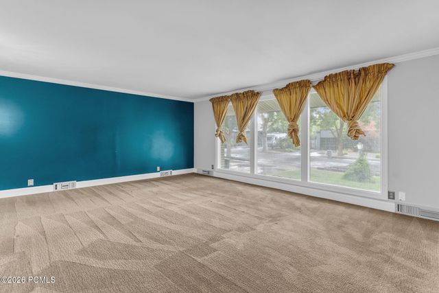 5629 S Laurelwood Street, Holladay, UT 84121