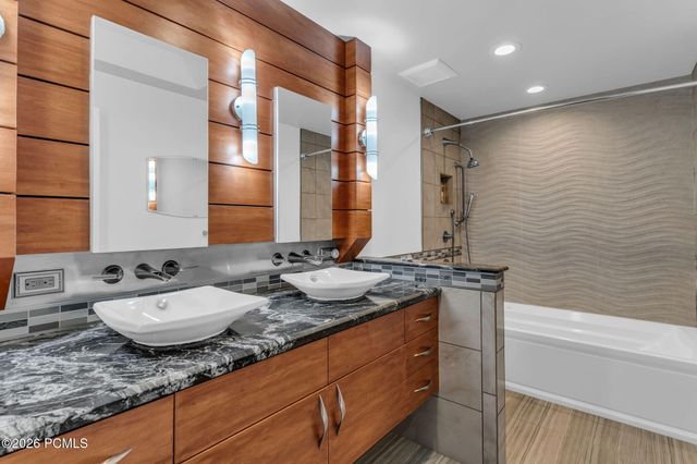 5629 S Laurelwood Street, Holladay, UT 84121