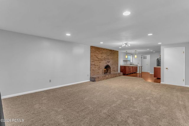 5629 S Laurelwood Street, Holladay, UT 84121