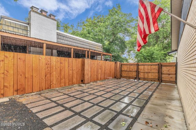 5629 S Laurelwood Street, Holladay, UT 84121