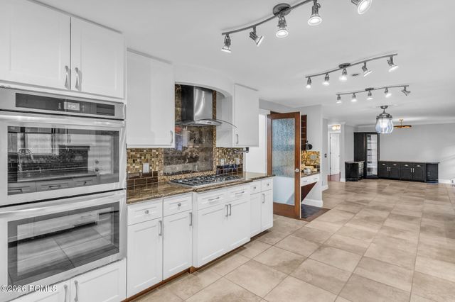 5629 S Laurelwood Street, Holladay, UT 84121