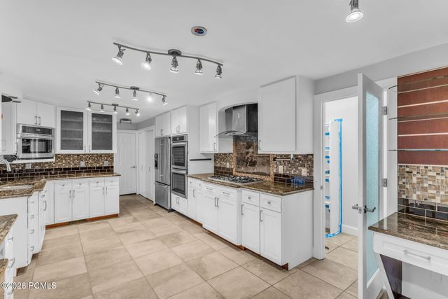 5629 S Laurelwood Street, Holladay, UT 84121