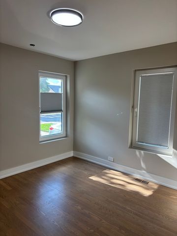 5115 N Mobile Avenue, Chicago, IL 60630