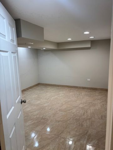 5115 N Mobile Avenue, Chicago, IL 60630