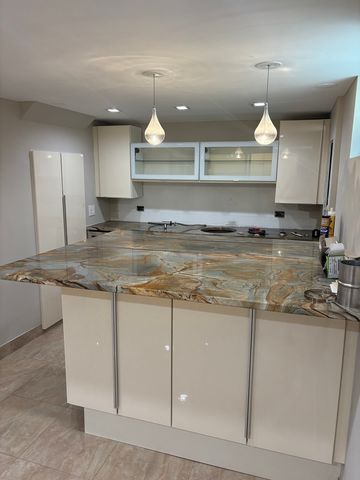 5115 N Mobile Avenue, Chicago, IL 60630