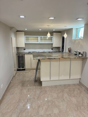 5115 N Mobile Avenue, Chicago, IL 60630