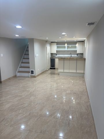 5115 N Mobile Avenue, Chicago, IL 60630