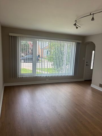 5115 N Mobile Avenue, Chicago, IL 60630