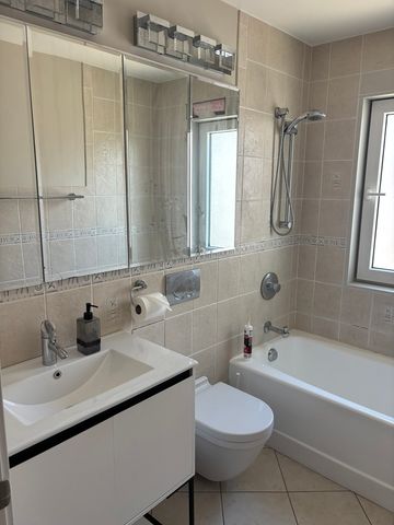 5115 N Mobile Avenue, Chicago, IL 60630