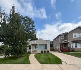 5115 N Mobile Avenue, Chicago, IL 60630