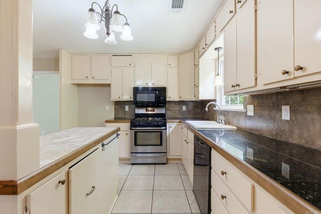 304 S 3rd St, Benton, AR 72015