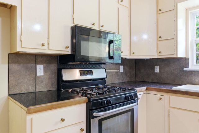 304 S 3rd St, Benton, AR 72015