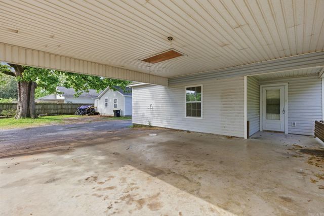 304 S 3rd St, Benton, AR 72015