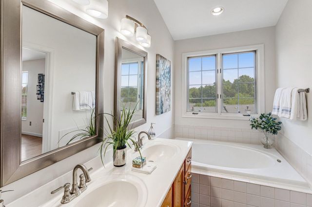 2562 GRAYTON LN, Woodbridge, VA 22191