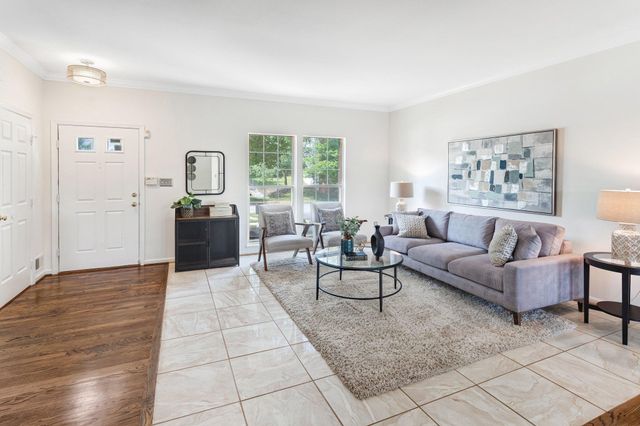 2562 GRAYTON LN, Woodbridge, VA 22191