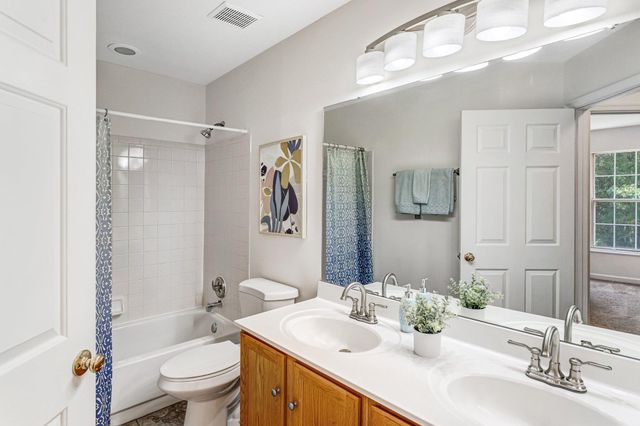 2562 GRAYTON LN, Woodbridge, VA 22191