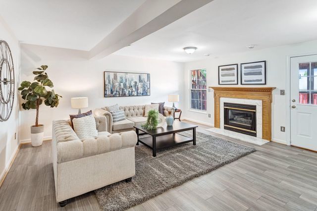 2562 GRAYTON LN, Woodbridge, VA 22191