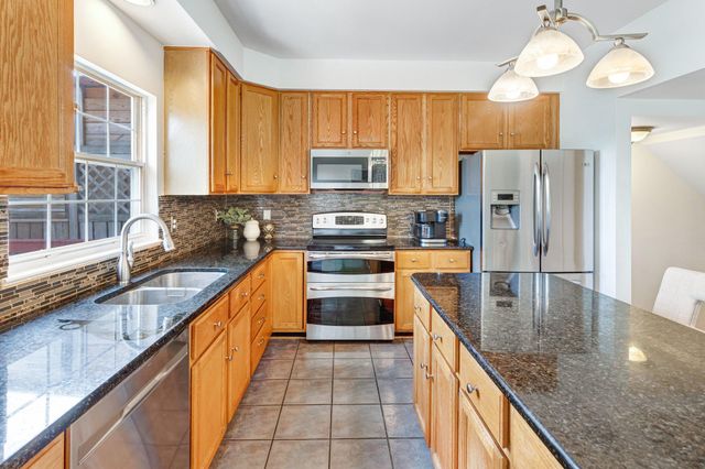 2562 GRAYTON LN, Woodbridge, VA 22191