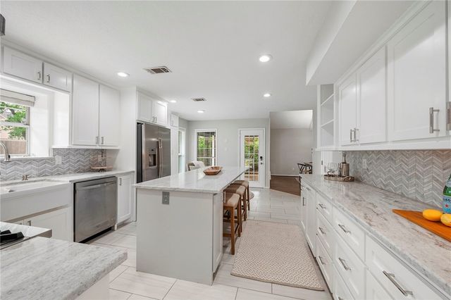 9203 Shadowcrest Drive, College Station, TX 77845