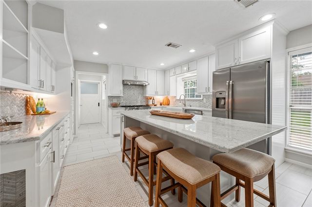 9203 Shadowcrest Drive, College Station, TX 77845