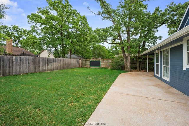 9203 Shadowcrest Drive, College Station, TX 77845
