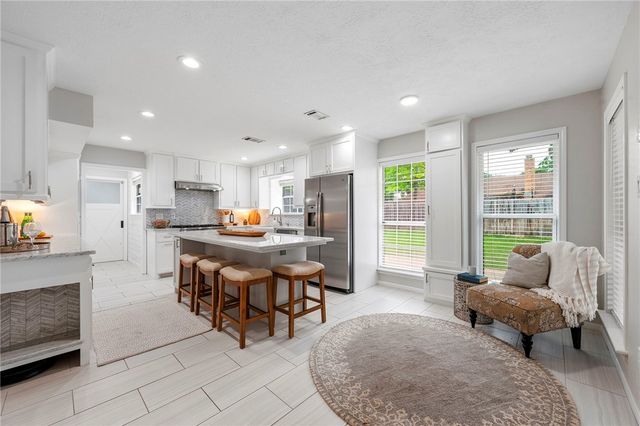 9203 Shadowcrest Drive, College Station, TX 77845