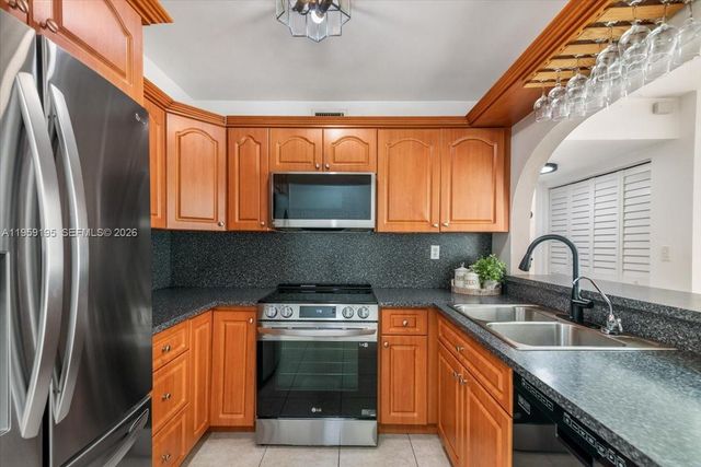 8075 NW 7th St 120, Miami, FL 33126