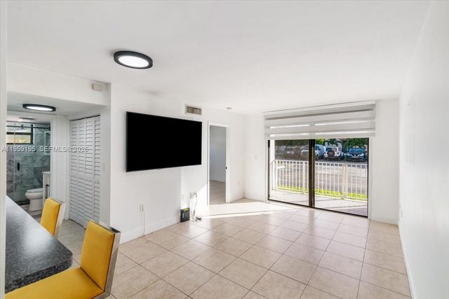 8075 NW 7th St 120, Miami, FL 33126