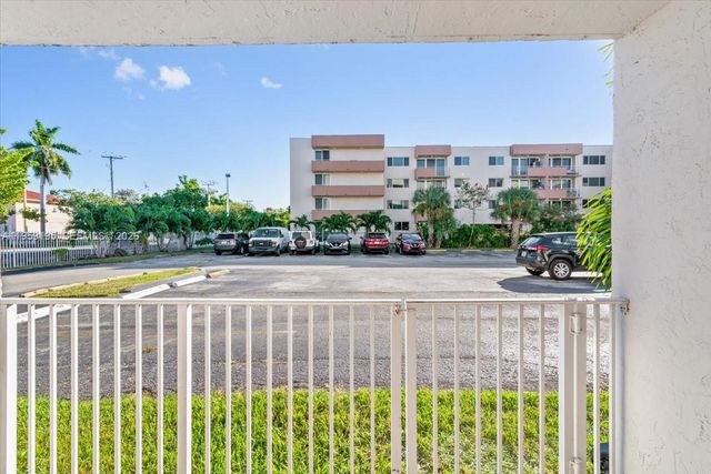 8075 NW 7th St 120, Miami, FL 33126