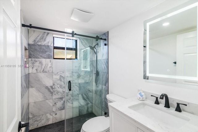 8075 NW 7th St 120, Miami, FL 33126