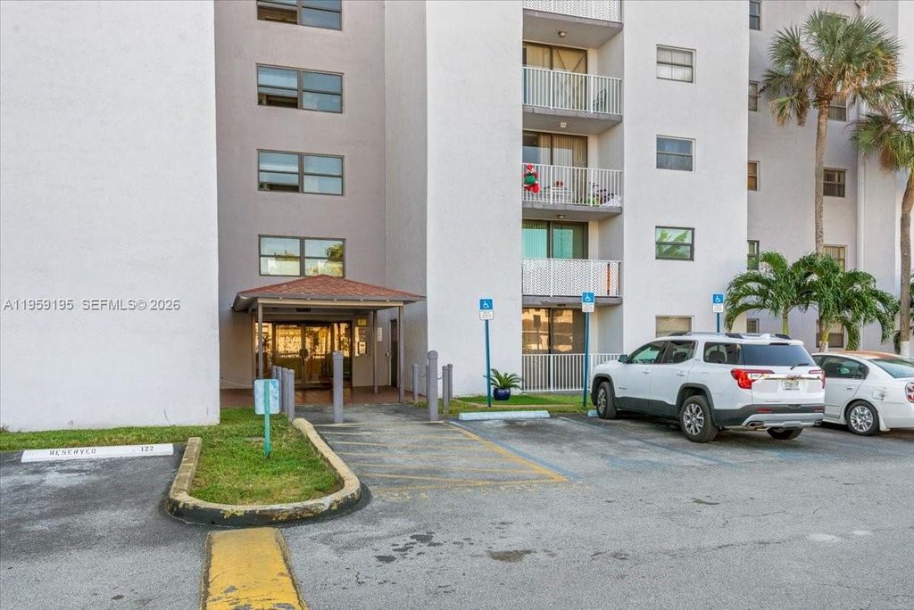 8075 NW 7th St 120, Miami, FL 33126