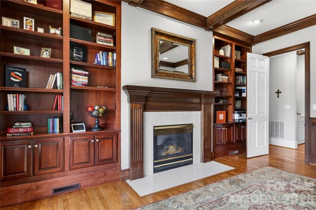 19442 Peninsula Shores Drive, Cornelius, NC 28031