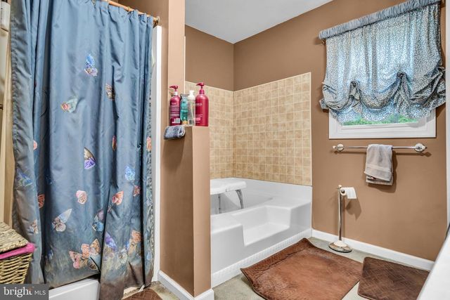545 E JIMMIE LEEDS RD, Galloway, NJ 08205