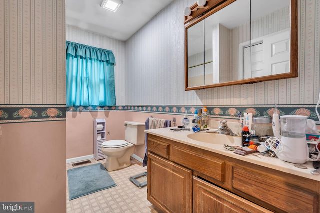 545 E JIMMIE LEEDS RD, Galloway, NJ 08205