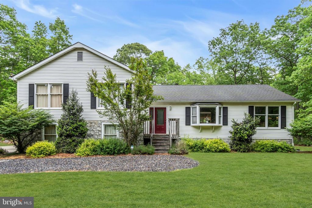545 E JIMMIE LEEDS RD, Galloway, NJ 08205