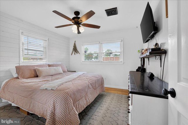 605 W PALMER ST, Morrisville, PA 19067