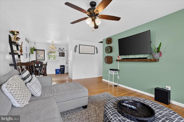 605 W PALMER ST, Morrisville, PA 19067