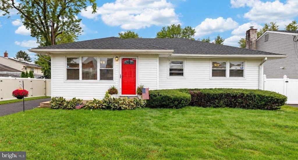 605 W PALMER ST, Morrisville, PA 19067
