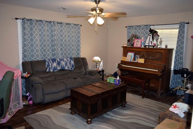 420 N Bluebonnet Dr, Kerrville, TX 78028