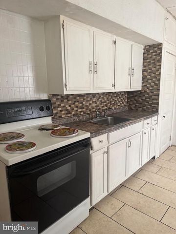 37 W SEYMOUR ST, Philadelphia, PA 19144