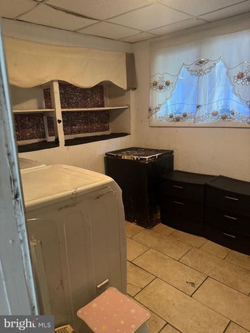 37 W SEYMOUR ST, Philadelphia, PA 19144