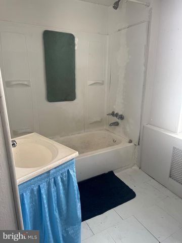 37 W SEYMOUR ST, Philadelphia, PA 19144