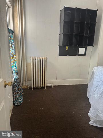 37 W SEYMOUR ST, Philadelphia, PA 19144