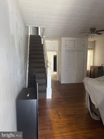 37 W SEYMOUR ST, Philadelphia, PA 19144