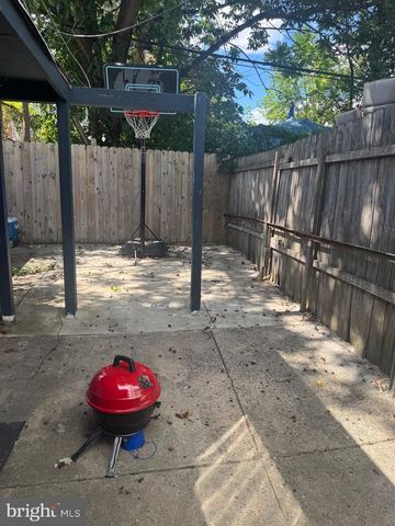 37 W SEYMOUR ST, Philadelphia, PA 19144