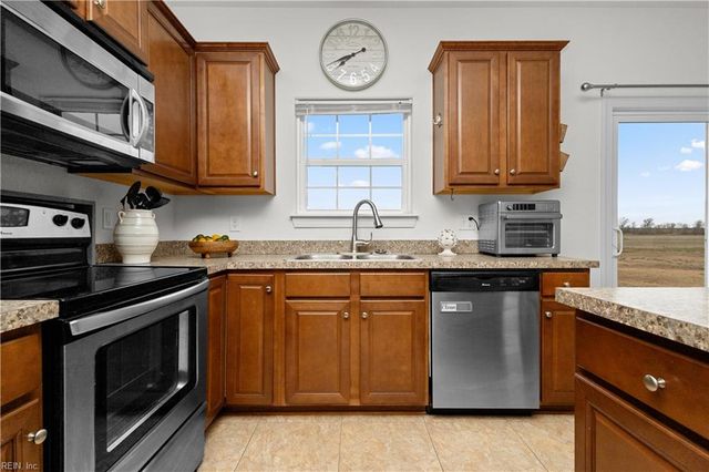 462 Cooper Garrett RD, Moyock, NC 27958