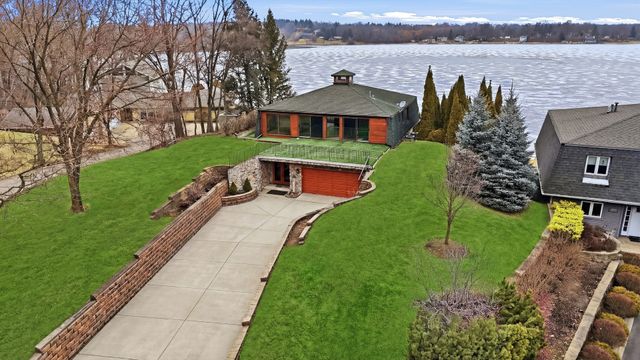 25402 W Dering Lane, Lake Villa, IL 60046