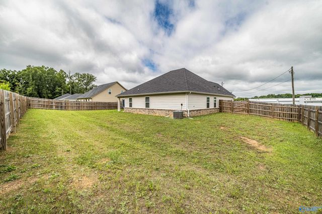 658 5th Street NW, Arab, AL 35016