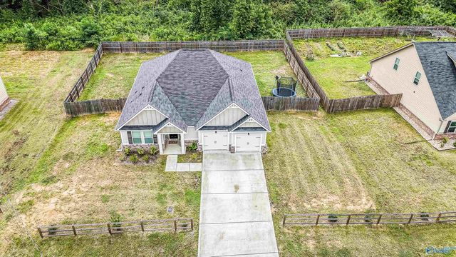 658 5th Street NW, Arab, AL 35016